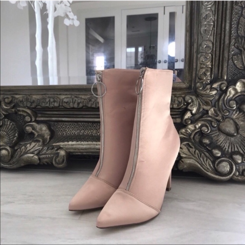 🆕🔄 Reposh Ekattire Texas Satin Booties